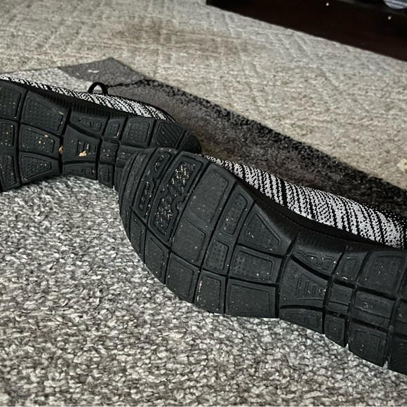 Skechers with memory foam - Picture 5 of 5